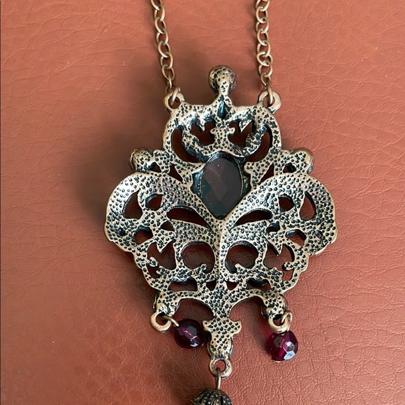 Elegant Gold and Red Pendant Necklace - Picture 3 of 3